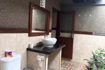 پانسیون Pondok Shindu Guest House
