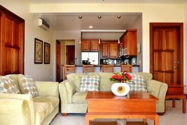 استراحتگاه The Villas At Cocoplum