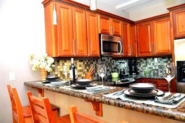 استراحتگاه The Villas At Cocoplum