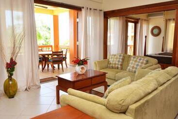 استراحتگاه The Villas At Cocoplum