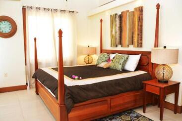 استراحتگاه The Villas At Cocoplum