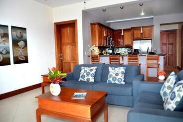 استراحتگاه The Villas At Cocoplum