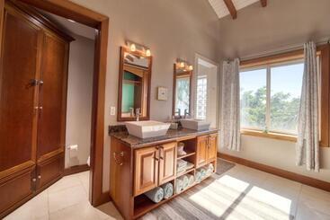استراحتگاه The Villas At Cocoplum