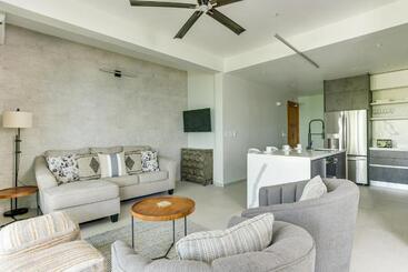 استراحتگاه The Villas At Cocoplum