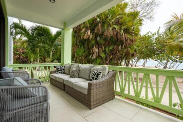 استراحتگاه The Villas At Cocoplum