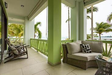 استراحتگاه The Villas At Cocoplum