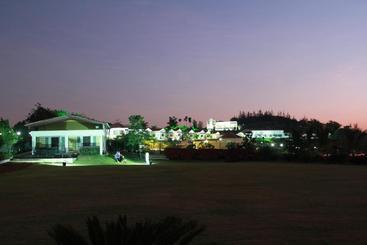 Savana Lake Resort