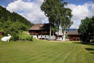 هتل Raderhof