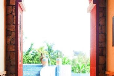 Ling Hai Apartment