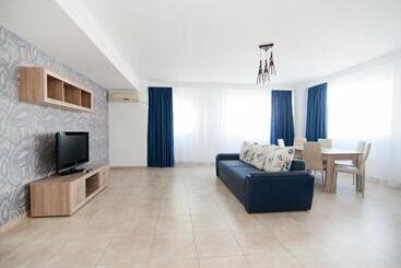 Mamaia Summerland Apartments