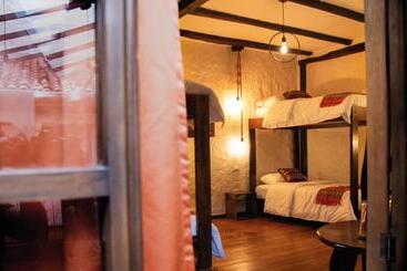پانسیون Hostal Restaurant La Cigale