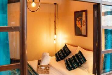 پانسیون Hostal Restaurant La Cigale