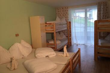 پانسیون Ibex Hostel