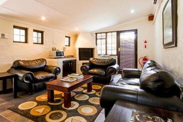 펜션 @the Villa Guest House