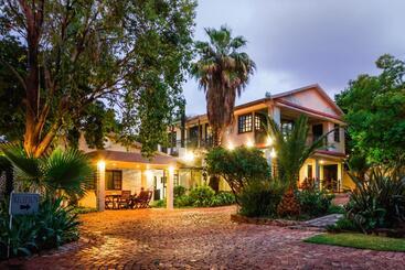 펜션 @the Villa Guest House