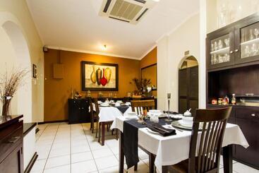 펜션 @the Villa Guest House
