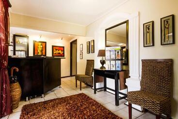 펜션 @the Villa Guest House