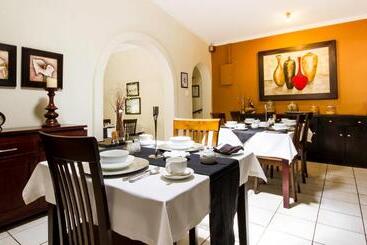 펜션 @the Villa Guest House