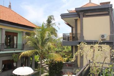 پانسیون Villa Bungsil Gading