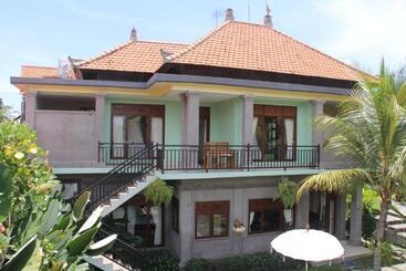 پانسیون Villa Bungsil Gading