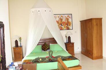 پانسیون Villa Bungsil Gading