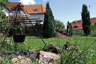 Vöröskő Apartmanház