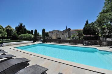 هتل Hôtel Au Logis Des Remparts