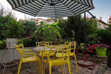 پانسیون Bitrak Guest House