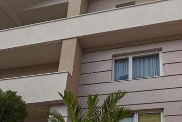پانسیون Bitrak Guest House
