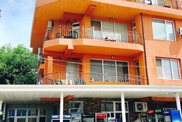 پانسیون Dream House