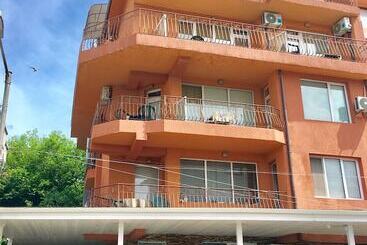 پانسیون Dream House