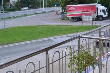 پانسیون Guest House Konak Iris