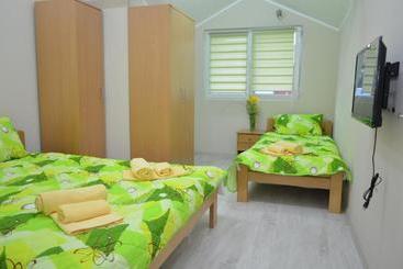 پانسیون Guest House Konak Iris