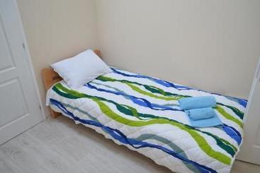 پانسیون Guest House Konak Iris