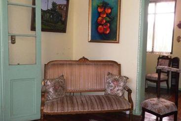 پانسیون Hostal Renoir
