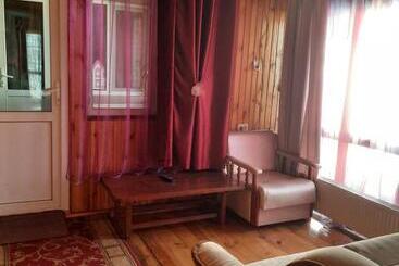 پانسیون Kitech Guest House
