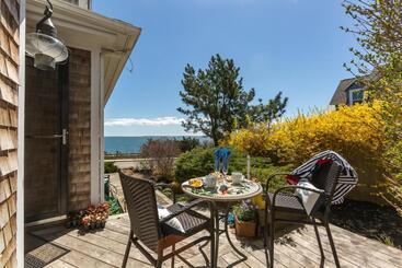 Bed and Breakfast Inn On The Sound
