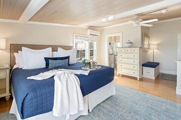 تختخواب و صبحانه Inn On The Sound