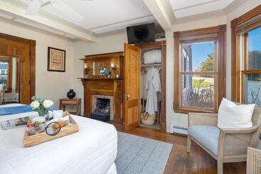 Bed and Breakfast Inn On The Sound