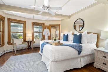 Bed and Breakfast Inn On The Sound