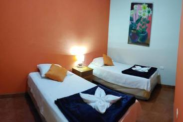 پانسیون Hostal Casa Vieja