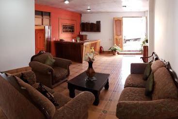 پانسیون Hostal Casa Vieja