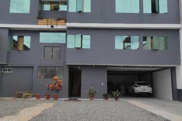 پانسیون Hostal Los Lirios