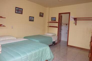 پانسیون Hostal Nathaly