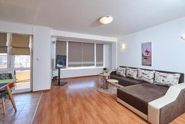 پانسیون Mavrova Guest House