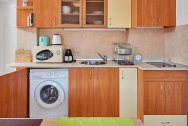 پانسیون Mavrova Guest House