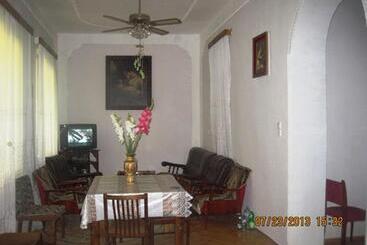 پانسیون Tamar Guest House