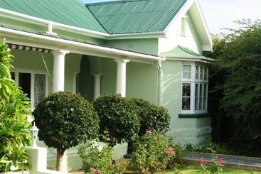 پانسیون Villa Ora Guesthouse