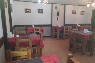 هتل Gostinyi Dvor Galirad