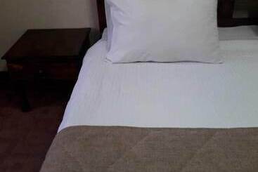 هتل Gostinyi Dvor Galirad